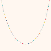 Bunte Halskette aus Edelsteinen, filigranes Design, modisches Schmuckstück für Damen.