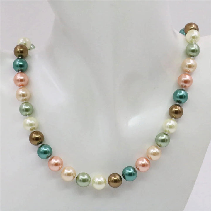 Bunte Perlenkette, mehrfarbig, rund, elegant, Schmuck, Damen, modisch, Geschenkidee.