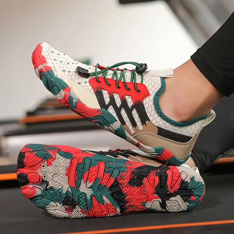 Bunte Sportschuhe mit rutschfester Sohle, ideal für Outdoor-Aktivitäten und Fitness.