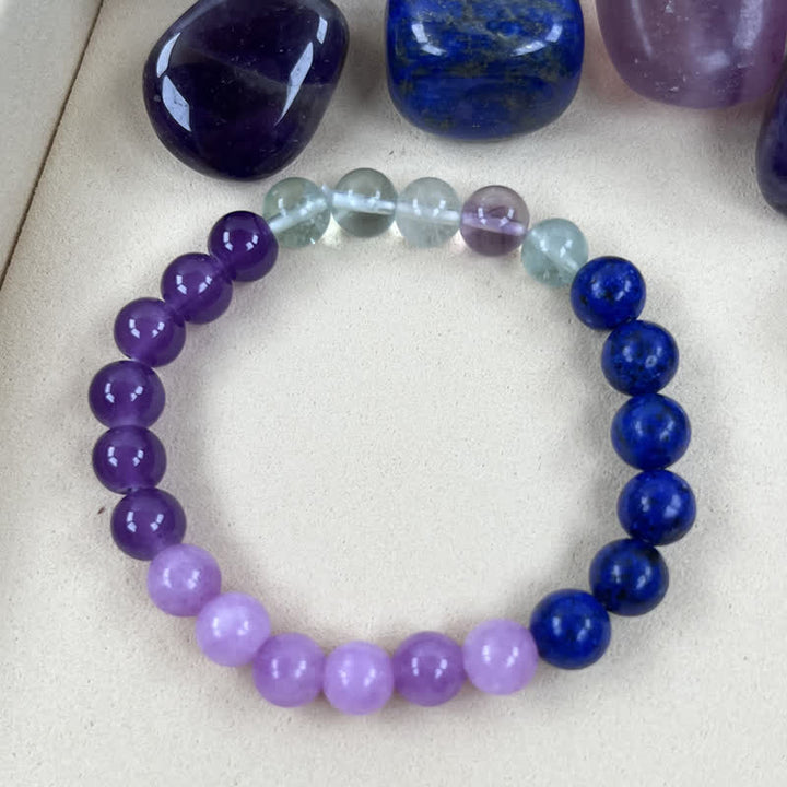 Armband aus Amethyst und Lapislazuli, lila und blau, Edelstein-Schmuck, Heilsteine.