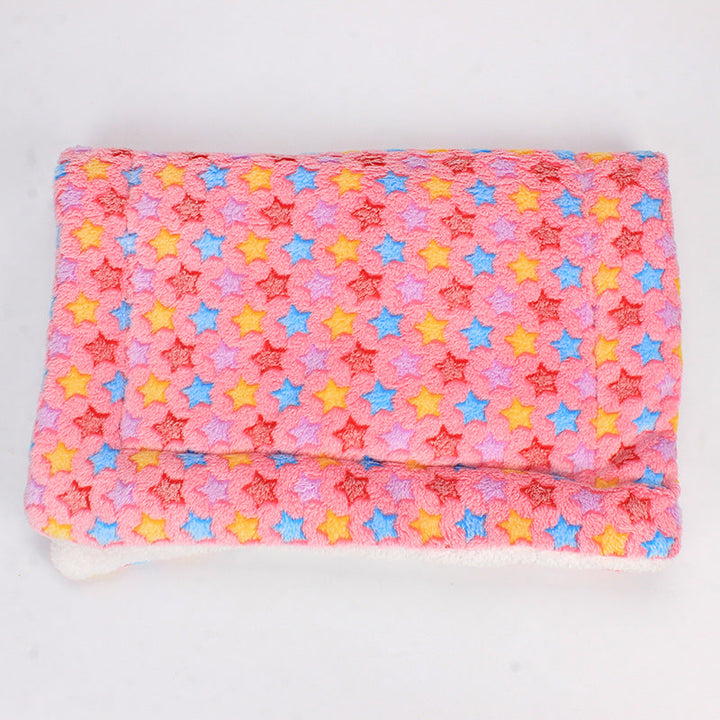 Rosa Babydecke mit bunten Sternen, weiches Fleece, kuschelig, ideal für Neugeborene.