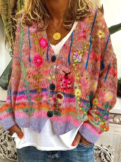 Bunte Strickjacke mit Blumenmuster, V-Ausschnitt, Knöpfen, Damenmode, Boho-Stil.