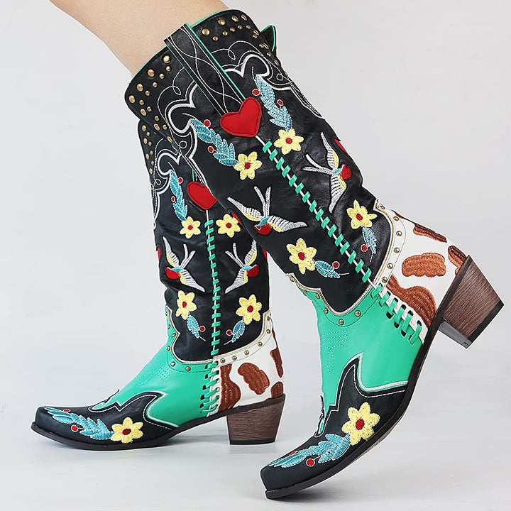 Bunte Cowboystiefel mit Blumenmuster, Herzdesign und Stickerei, Damenmode, Leder, Westernstil.