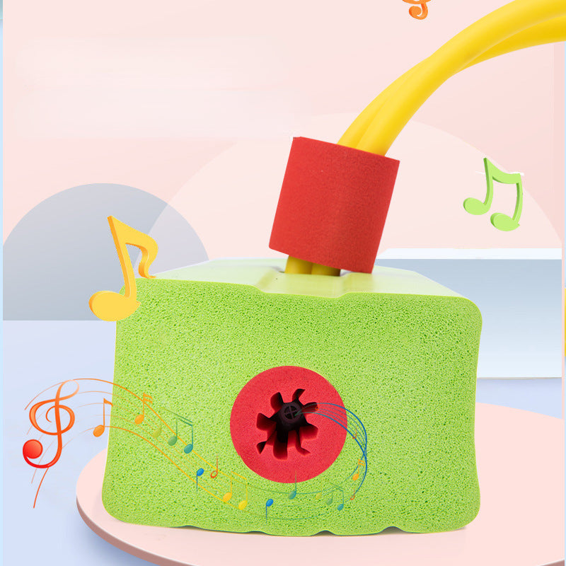 Grüner Schwamm-Wassersprinkler mit Musiknoten, Kinder-Sommer-Spielzeug, Gartenbewässerung.