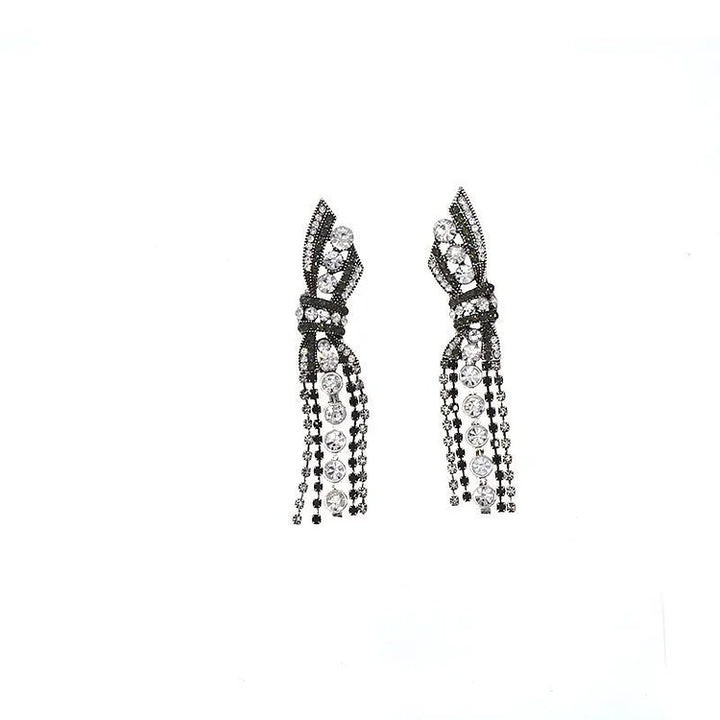 Schwarze Strass-Ohrringe mit Schleifen-Design, funkelnde Kristalle, eleganter Schmuck.