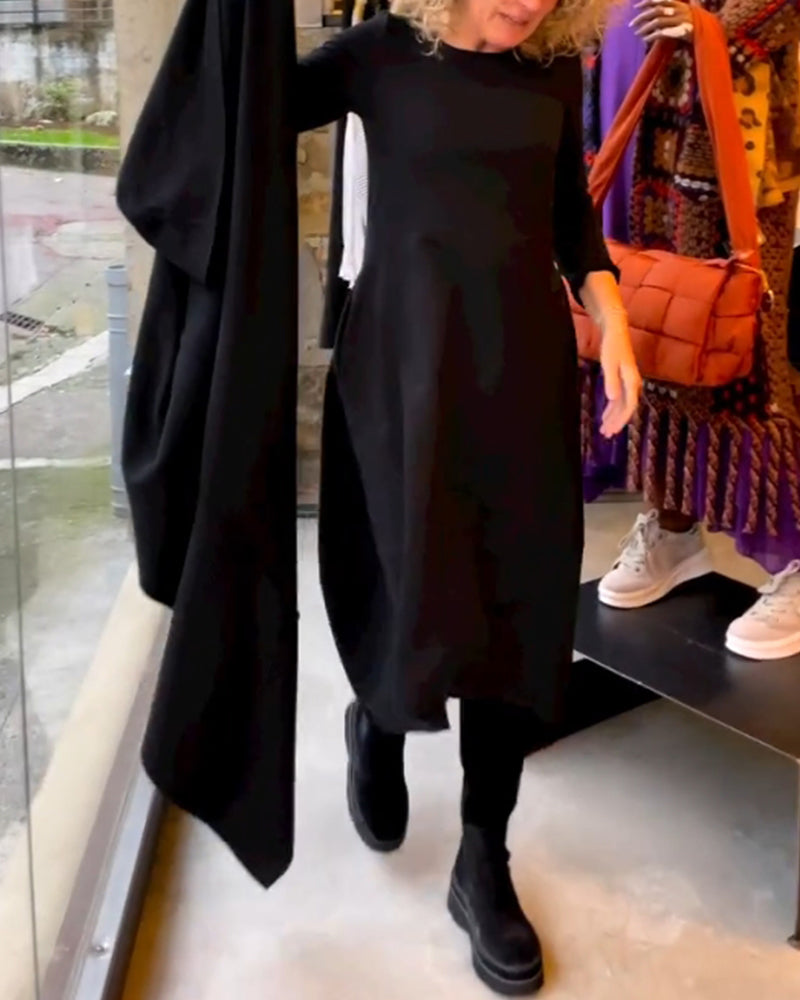 Schwarzes Damenkleid, langärmelig, aus Baumwolle, elegant, getragen mit schwarzen Stiefeln.