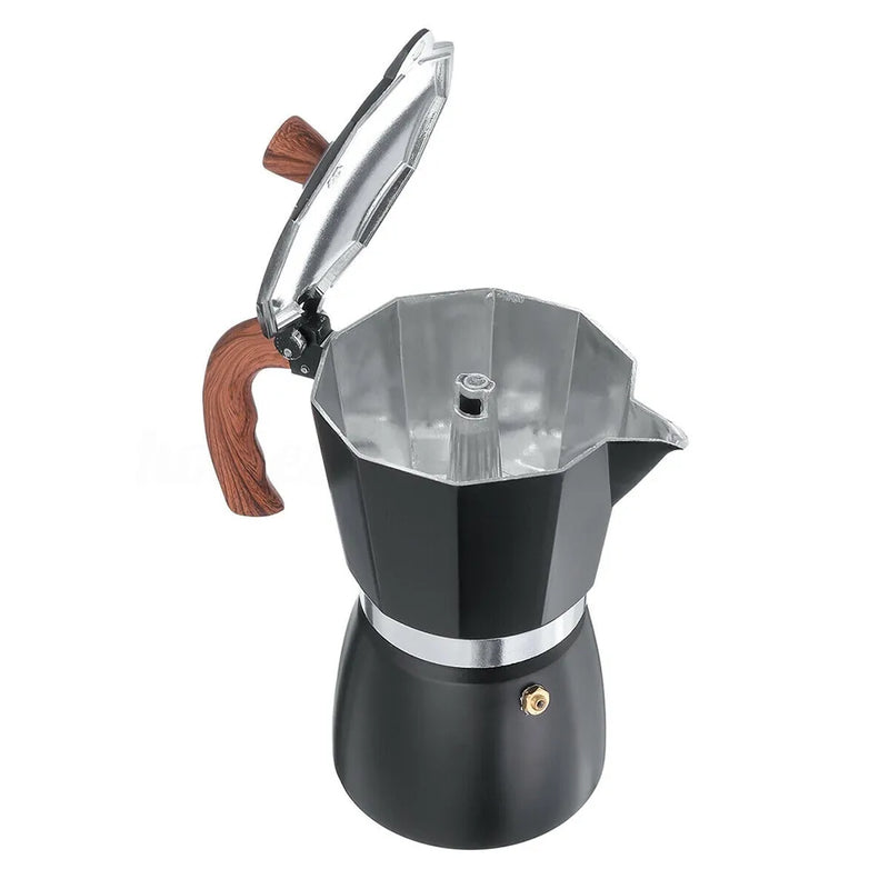 Schwarze Espressokanne aus Aluminium mit Holzgriff, geöffnet, auf weißem Hintergrund.