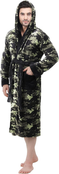 Mann im Camouflage-Bademantel mit Kapuze, Fleece, warm, bequem, für Herren.
