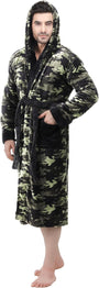 Mann im Camouflage-Bademantel mit Kapuze, Fleece, warm, bequem, für Herren.
