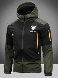 Schwarze und grüne Outdoor-Jacke mit gelben Reißverschlüssen, Kapuze und "strong Bull" Logo.