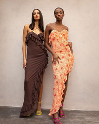 Chiffon-Maxikleid mit Rüschen und gekreuztem Ausschnitt – Elenna