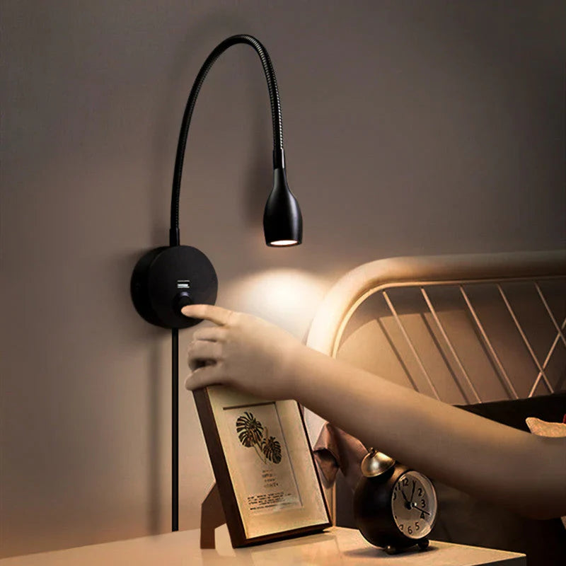 Schwarze LED-Wandleuchte mit flexiblem Arm, modernes Design, ideal für Schlafzimmerbeleuchtung.