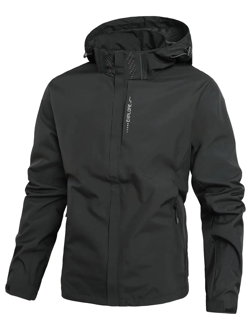 Schwarze wasserdichte Herrenjacke mit Kapuze, Outdoor- und Wanderbekleidung.