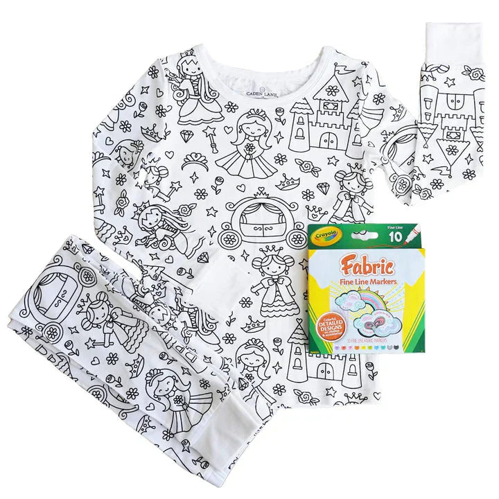 Kinder-Pyjama-Set mit Prinzessinnen-Malvorlagen, weiß, inklusive Stoffmalstifte.