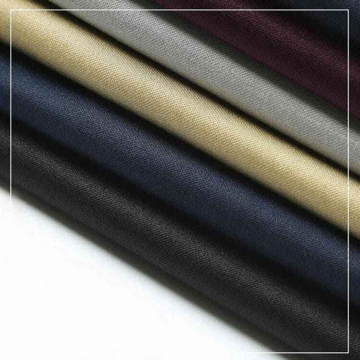 Mehrfarbige Stoffrollen aus Baumwolle, dicht gewebt, für Bekleidung und Heimtextilien.