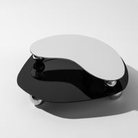 Moderner schwarz-weißer Couchtisch, organische Form, Glasplatten, Chromfüße.