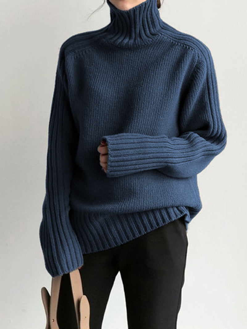 Dunkelblauer Strickpullover mit Rollkragen, Damenmode, warm, elegant, Herbst-Winter-Outfit.