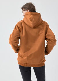 Frau in brauner Kapuzenjacke aus Baumwolle, Rückansicht, lässige Mode, Herbstbekleidung.