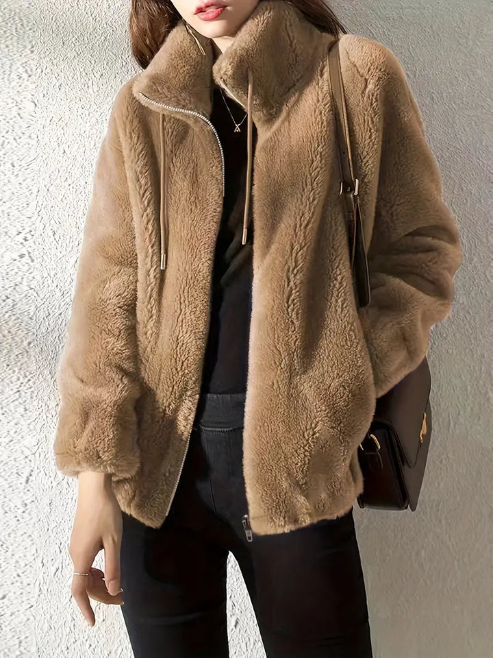 Damen Teddyjacke beige, Reißverschluss, Wintermode, warm, flauschig, modisch, elegant.