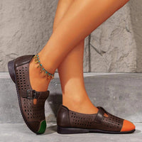 Braune Damen-Loafer mit Lochmuster, bunte Zehenkappe, modische Freizeitschuhe.