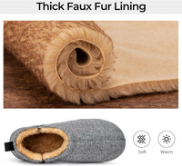 Graue Hausschuhe mit dicker Kunstfellfütterung, warm und weich, ideal für den Winter.