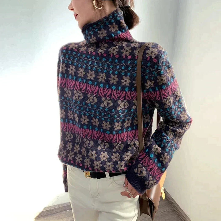 Frau in bunter Jacquard-Rollkragenpullover, lange Ärmel, modisch, Herbst-Winter-Kleidung.