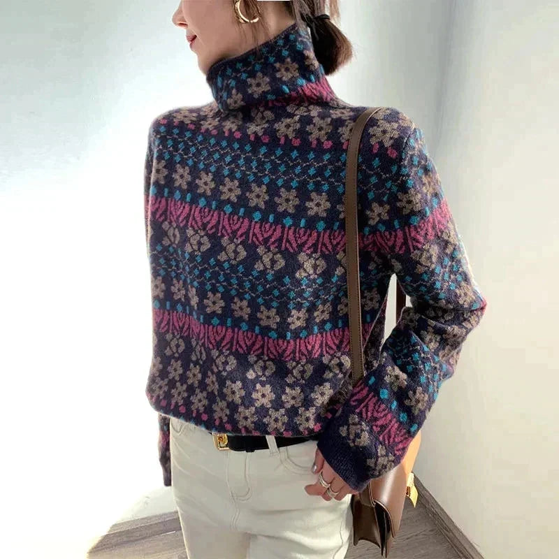 Frau in bunter Jacquard-Rollkragenpullover, lange Ärmel, modisch, Herbst-Winter-Kleidung.