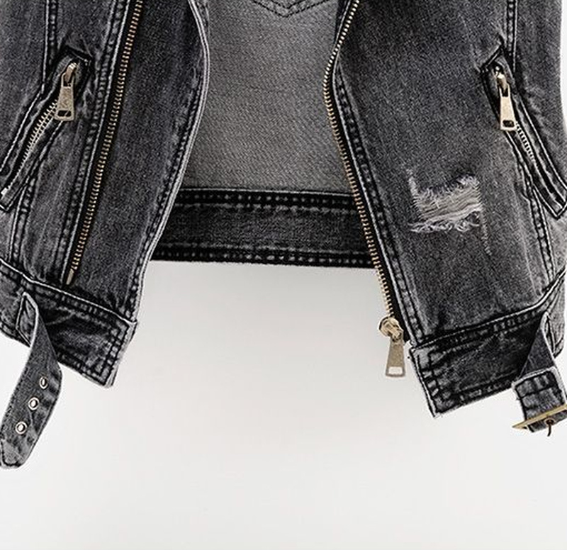 Schwarze Jeansjacke mit Reißverschlüssen, Vintage-Look, Herrenmode, lässiger Stil.