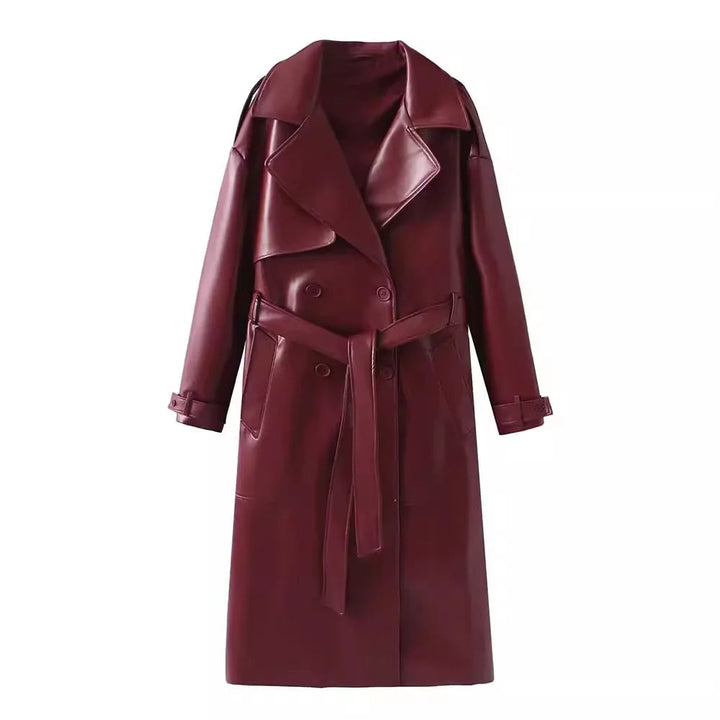 Bordeauxroter Ledermantel, Damen, Trenchcoat-Stil, Gürtel, Herbstmode, elegant, lang.