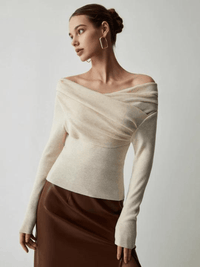 Eleganter Damenpullover, cremefarben, schulterfrei, aus Wolle, ideal für Herbstmode.