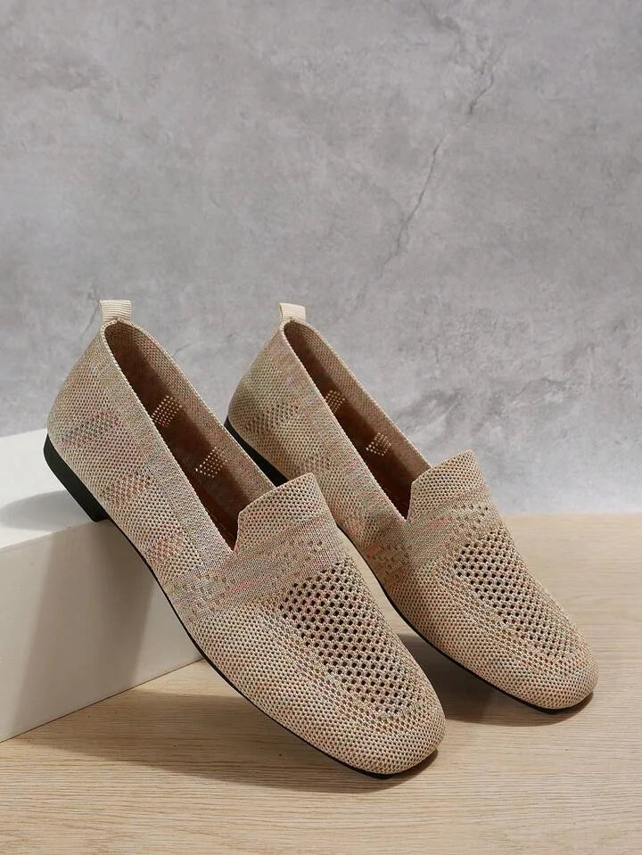 Beige Damen-Loafer aus Strick, atmungsaktiv, rutschfest, ideal für Frühling und Sommer.