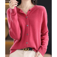 Damen Strickjacke rosa, Knopfleiste, weiches Material, modisch, Herbstmode, eleganter Look.