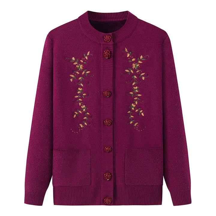 Damen Strickjacke lila, Blumenmuster, Knöpfe, Taschen, Herbstmode, gemütlich, elegant.