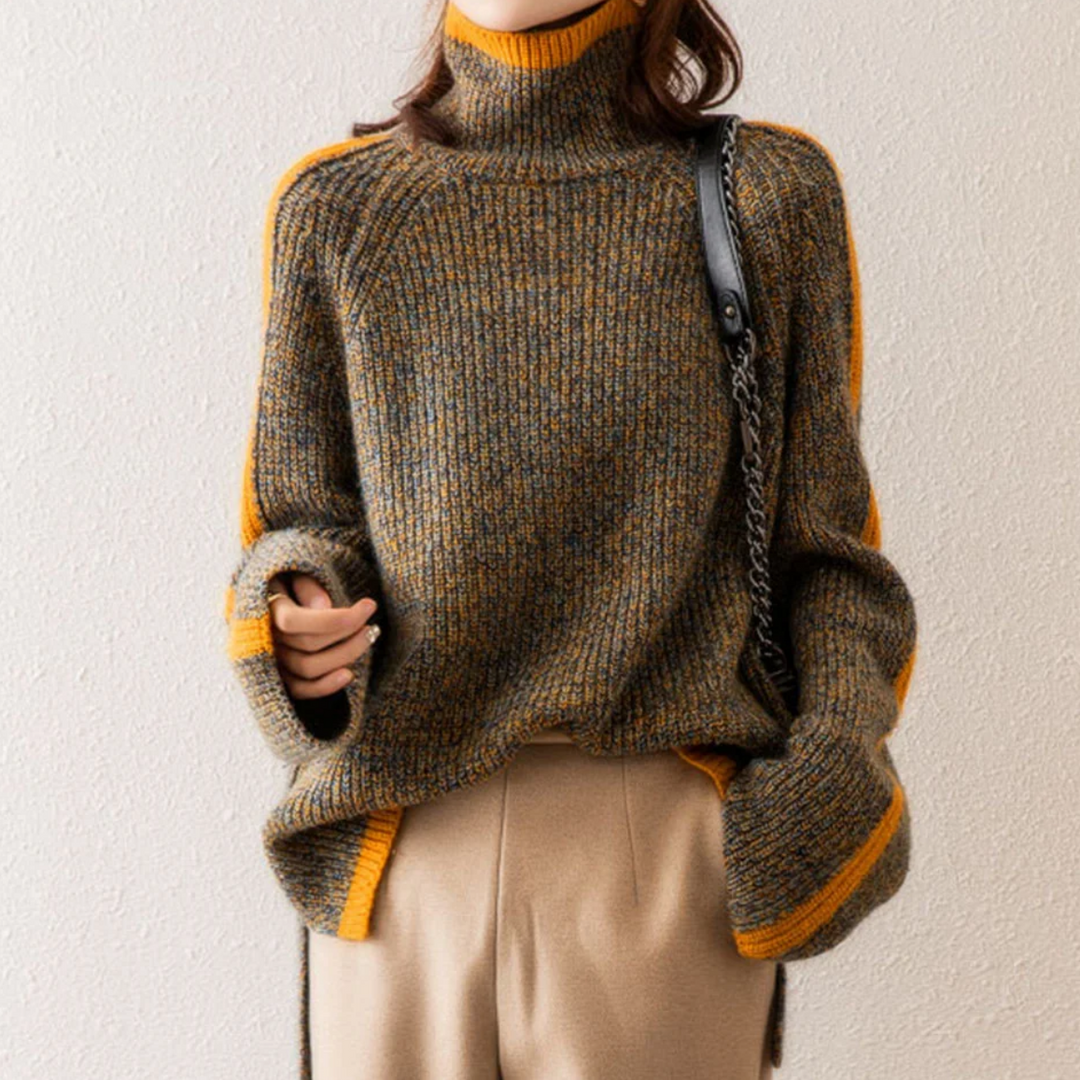 Frau in braunem Strickpullover mit Rollkragen und gelben Akzenten, modisch, Herbstmode.