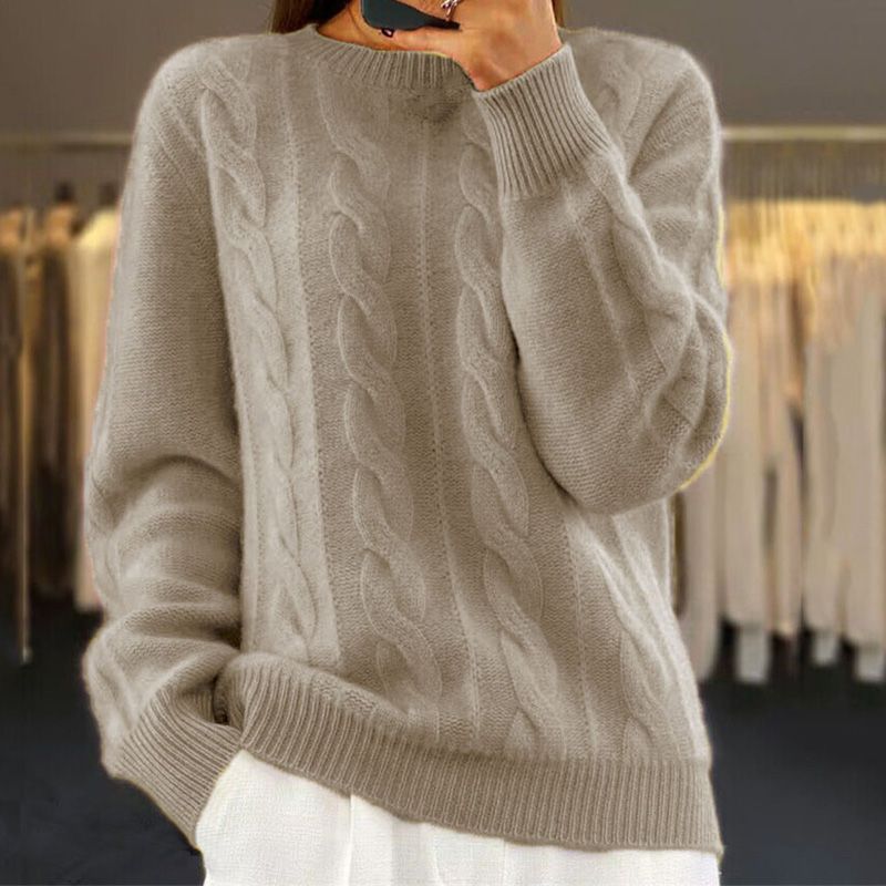 Damen Pullover beige Zopfmuster, Strickmode, Herbst Winter, gemütlich, elegant, langärmelig.