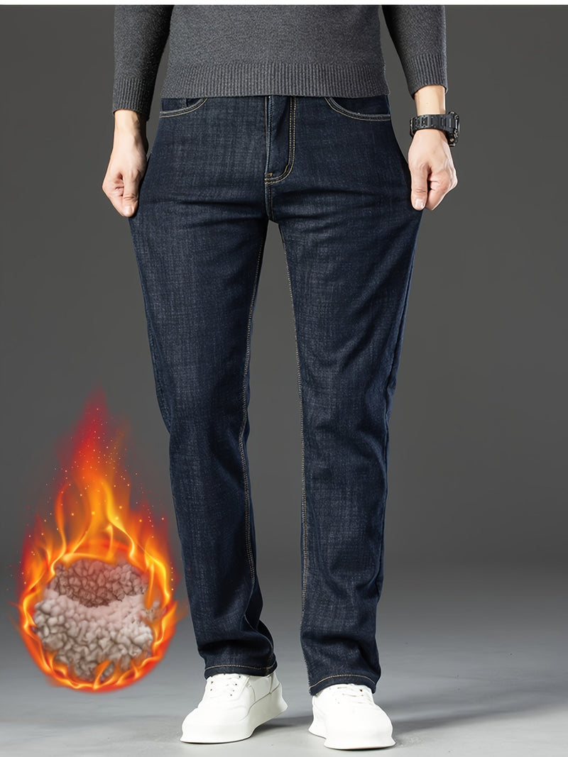 Dunkelblaue Thermojeans für Herren, warm gefüttert, ideal für Winter, modisch und bequem.
