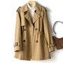 Damen Trenchcoat beige, zweireihig, Gürtel, Herbstmode, eleganter Mantel, klassischer Stil
