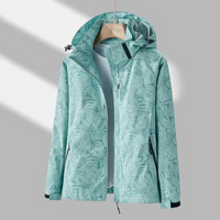 Damen Outdoorjacke, mintgrün, wasserabweisend, mit Kapuze, florales Muster, Freizeitkleidung.