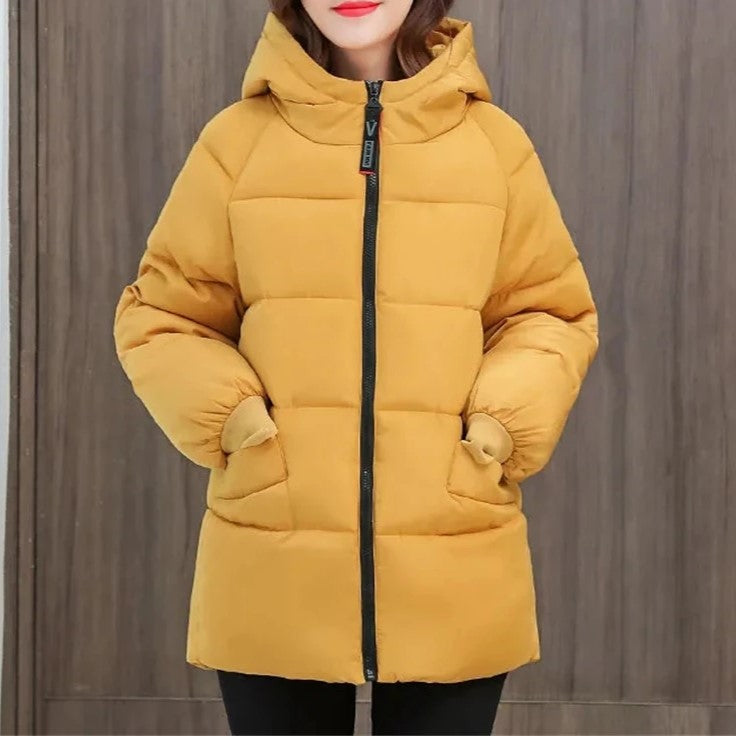 Gelbe Damen-Daunenjacke mit Kapuze, Reißverschluss, warm, Wintermode, stilvoll, bequem.