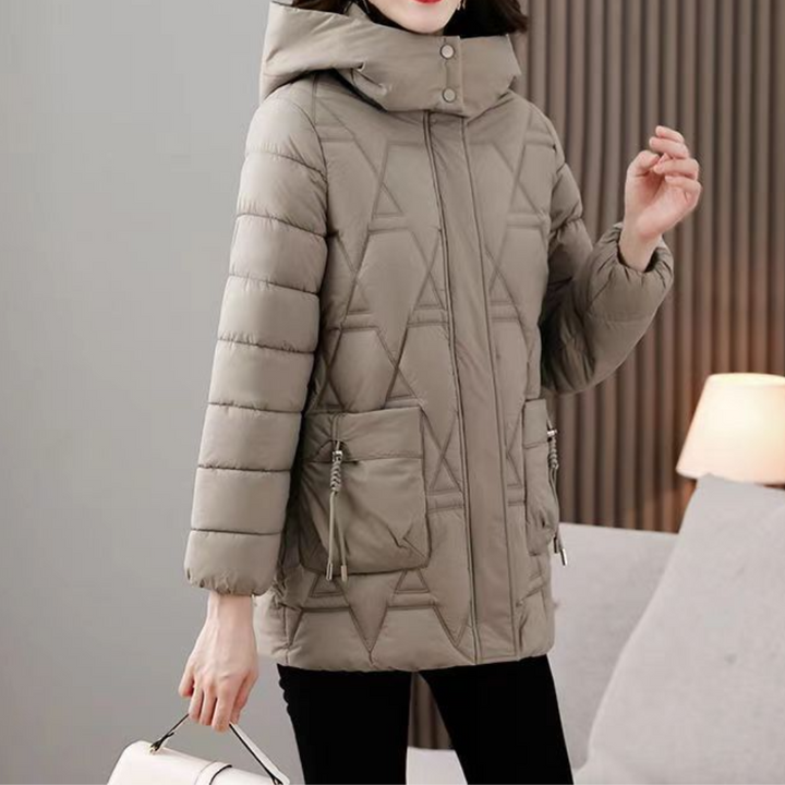 Damen Winterjacke beige, gesteppte Kapuze, warm, modisch, Reißverschlusstaschen, elegant.