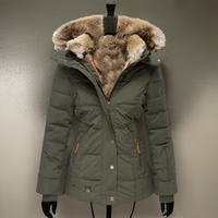Damen Winterjacke mit Kapuze, olivgrün, Kunstfellfutter, warm, modisch, Outdoor-Bekleidung.