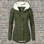 Damen Winterjacke olivgrün mit Kapuze, warm gefüttert, modisch, Outdoor-Bekleidung.