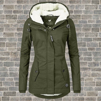 Damen Winterjacke olivgrün mit Kapuze, warm gefüttert, modisch, Outdoor-Bekleidung.