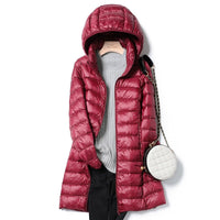 Damen Winterjacke Rot Daunenmantel mit Kapuze, modisch, warm, gesteppte Optik, elegant.