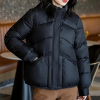 Schwarze Daunenjacke Damen, warm, modisch, Winterbekleidung, Outdoor, isoliert, elegant.
