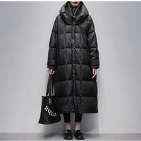 Damen Wintermantel lang schwarz Daunenjacke warm modisch elegant mit Kapuze und Tasche.