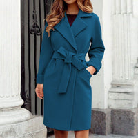 Damenmantel blau, eleganter Trenchcoat, Gürtel, Herbstmode, stilvoller Mantel, Damenbekleidung