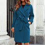 Damenmantel blau, eleganter Trenchcoat, Gürtel, Herbstmode, stilvoller Mantel, Damenbekleidung