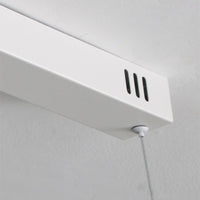 Weißer Deckenlüfter mit Zugkabel, modernes Design, energieeffizient, leise Belüftungssystem.