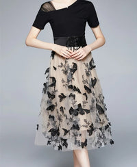 Herbstliches Midikleid aus Mesh mit Stickerei & Volantärmeln – Maila